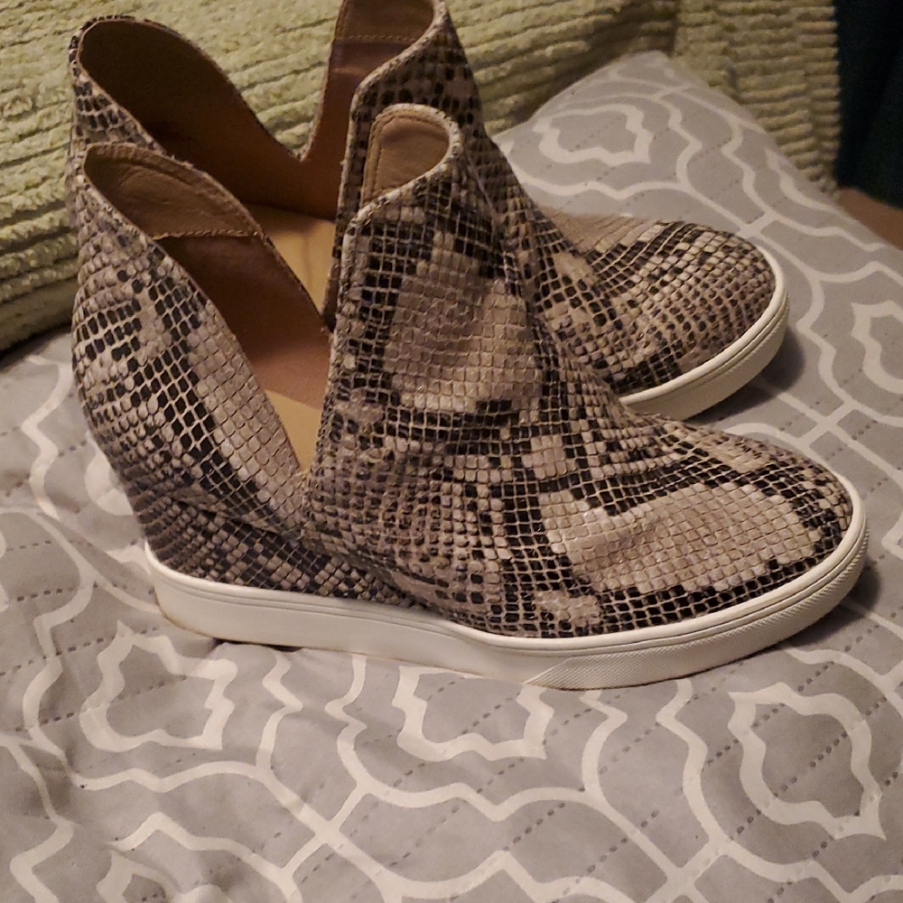 Snakeskin Pattern Wedge Sneakers